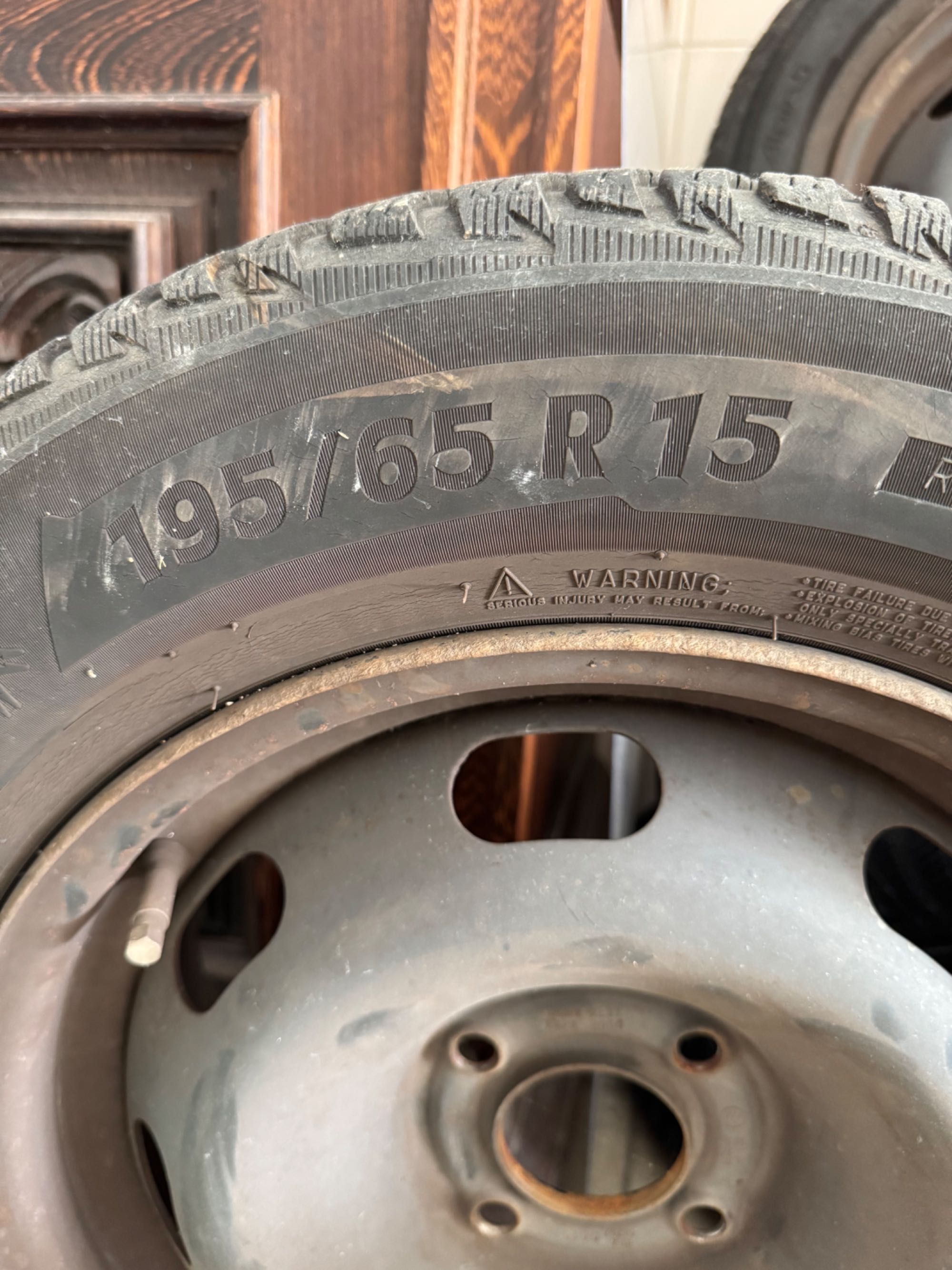 Jantes Ferro R15 4x108 + Pneus Inverno Michelin Alpin 5 + Parafusos