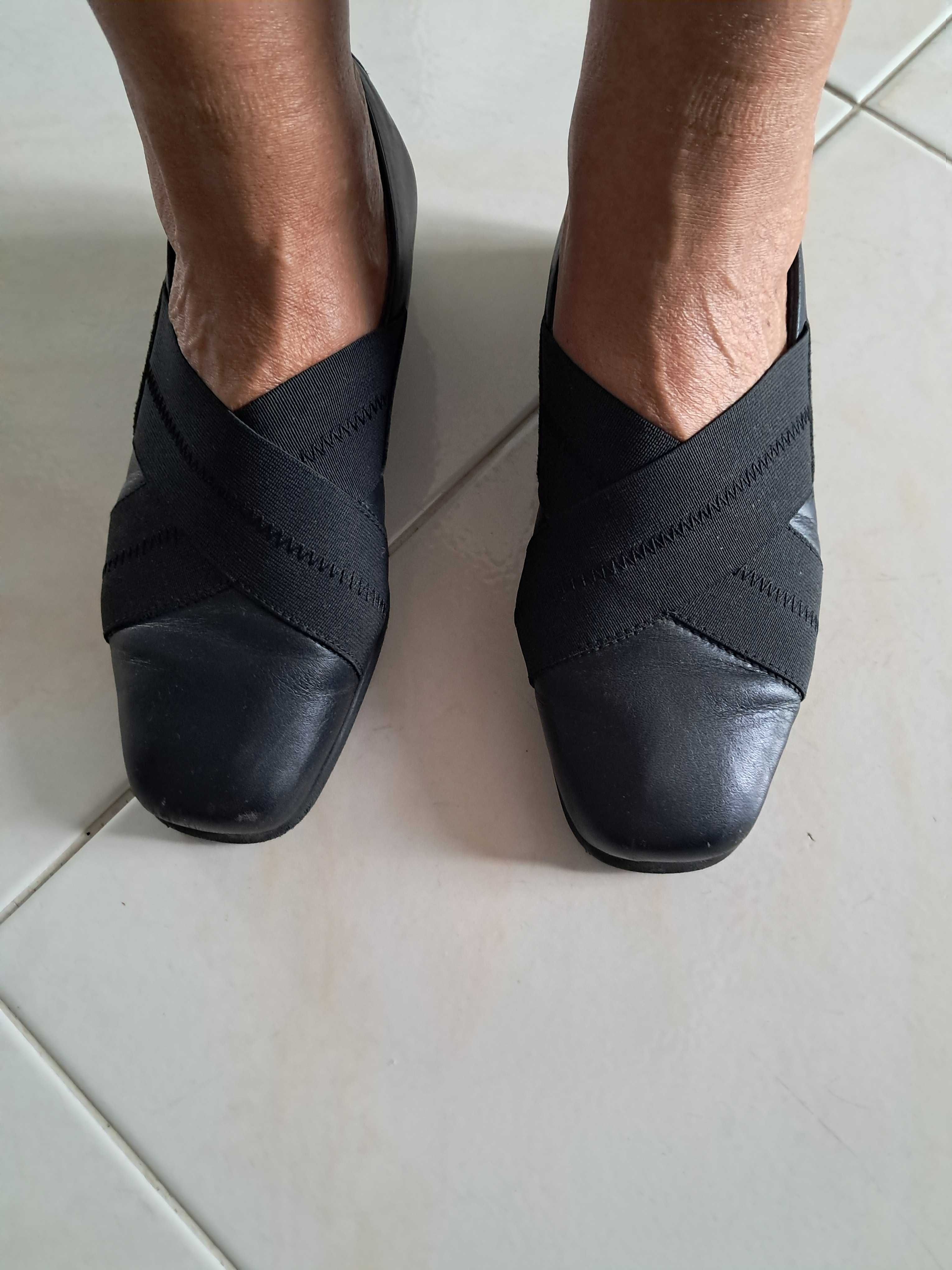 Sapatos de pele, pretos , tamanho 36 como novos