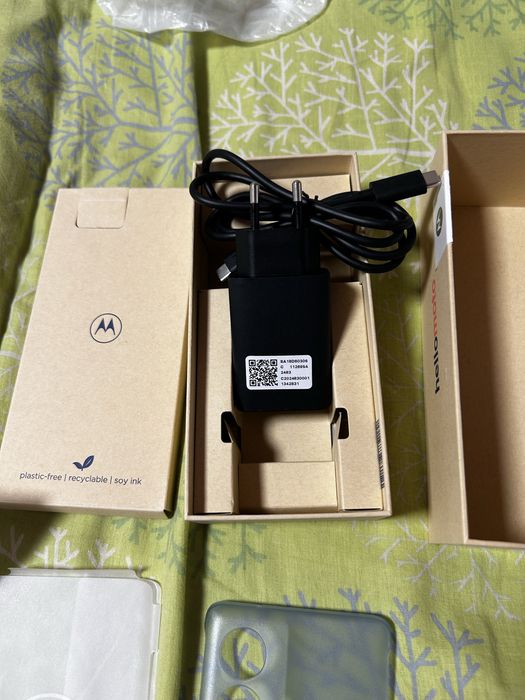 Продам Телефон Moto Edge 50 Fusion 12/512 на гарантії до травня місяця