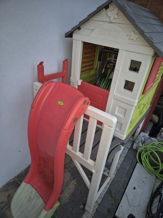Smoby Domek ogrodowy dziecięcy ze zjeżdżalnią