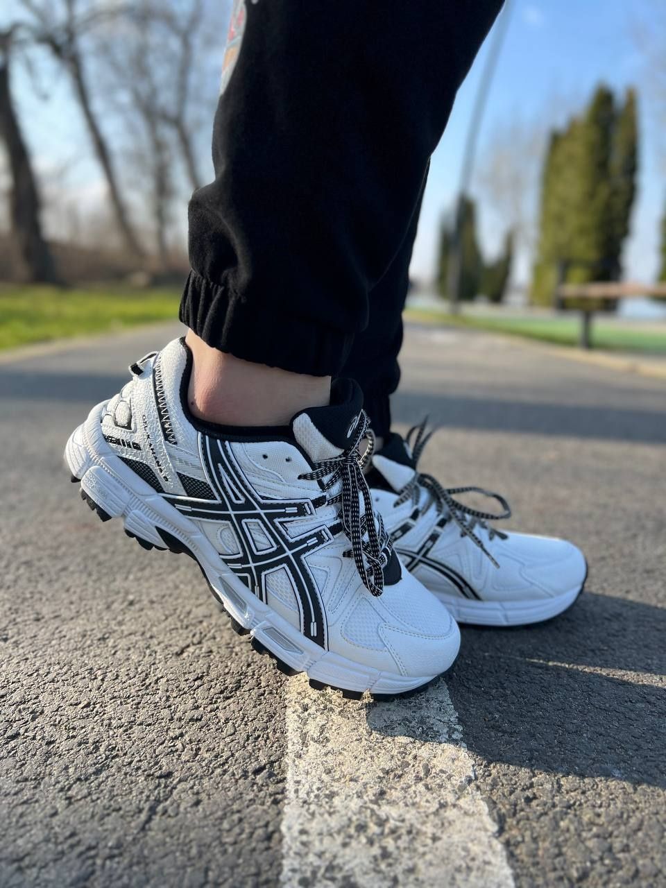 Дуже стильні кросівки Asics Gel Kahana 8 White Black