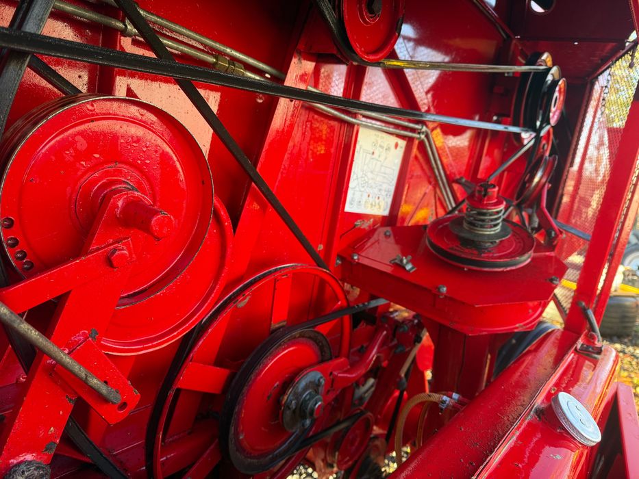 Комбайн зернозбиральний Massey Ferguson 16