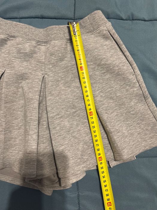 Світшот  Sisley та юбка шорти Uniqlo