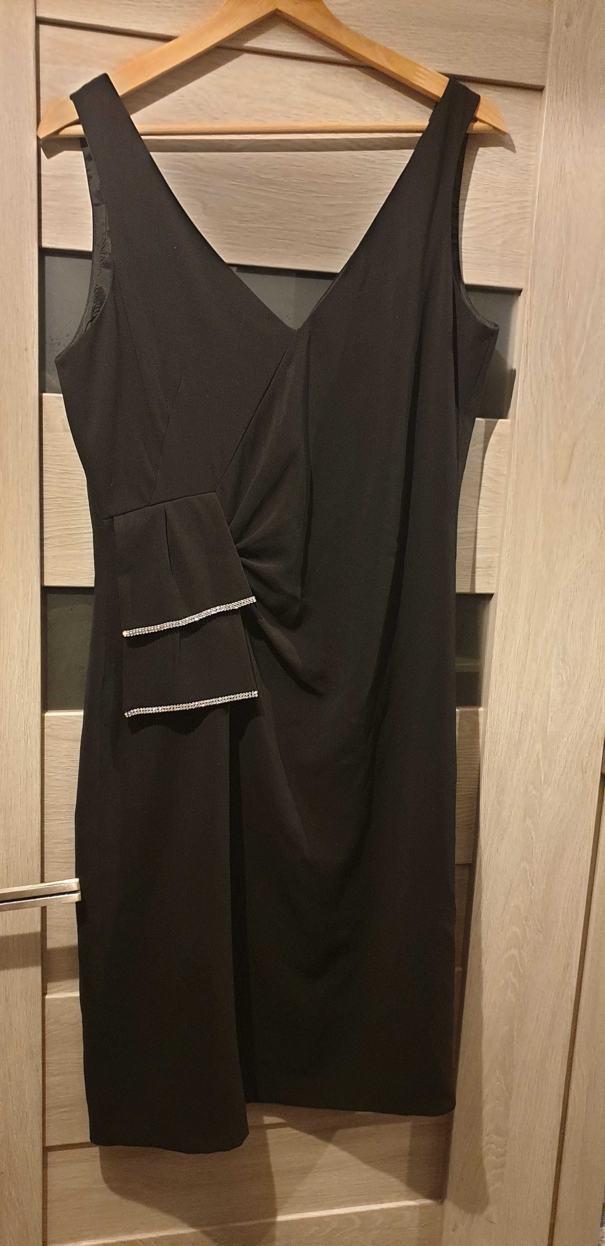 Sukienka `mała czarna`