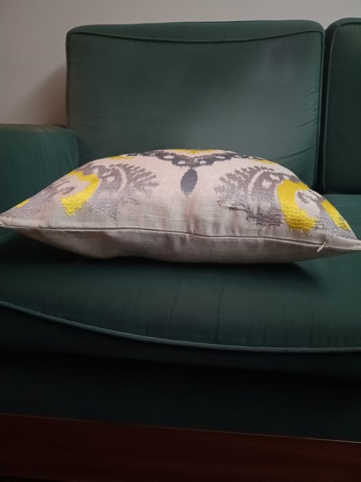 Almofada Bordada 50x50cm Nova