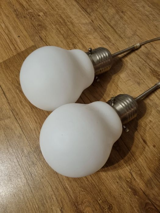 Lampa wisząca w kształcie żarówki