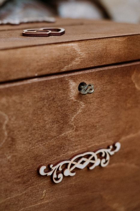 Rustykalne pudełko skrzynka na koperty z kluczykiem