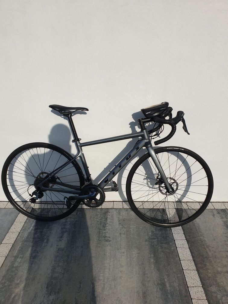 Rower szosowy Vitus Zenium full carbon.