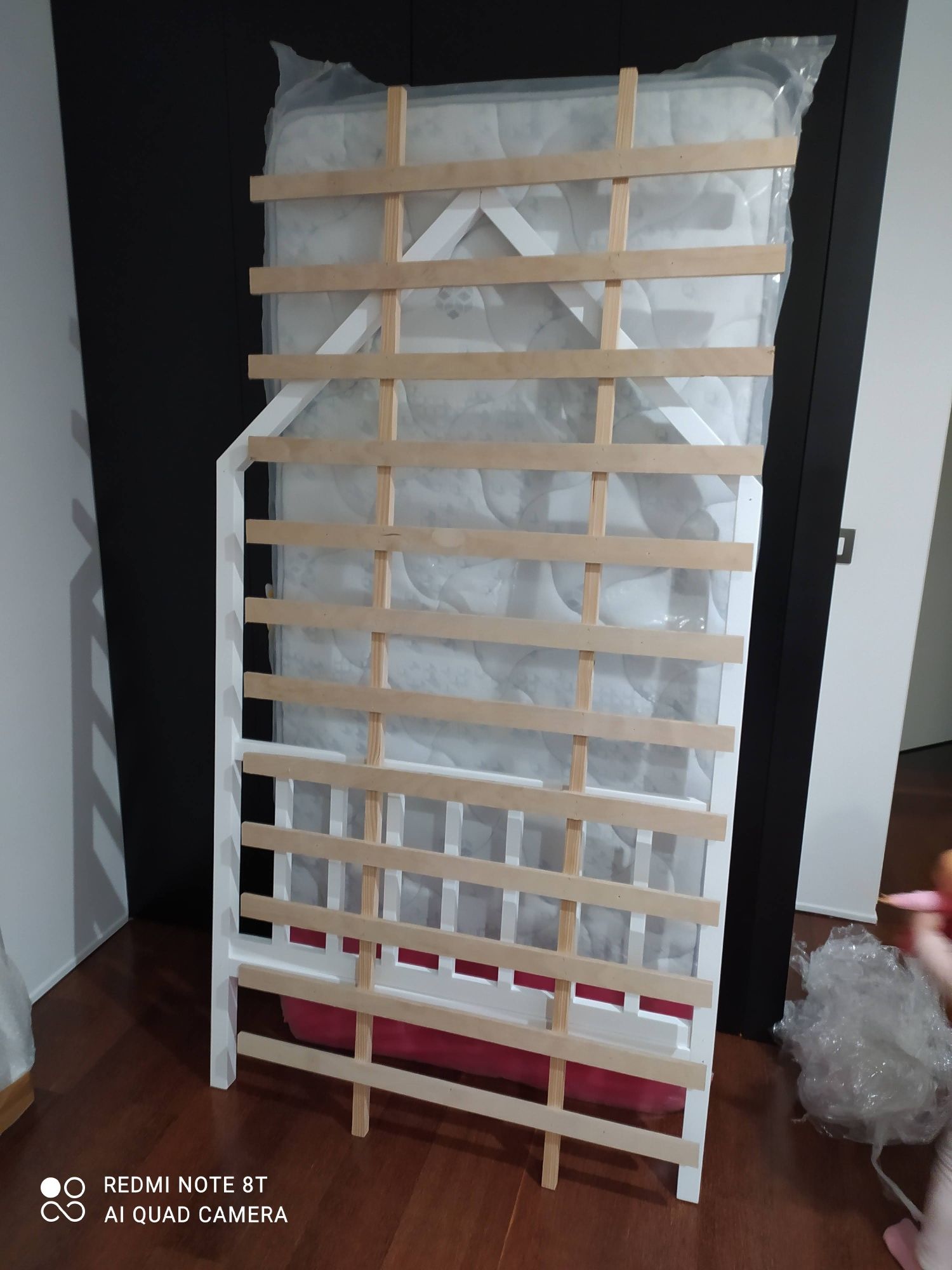 Cama casinha com estrado e colchão