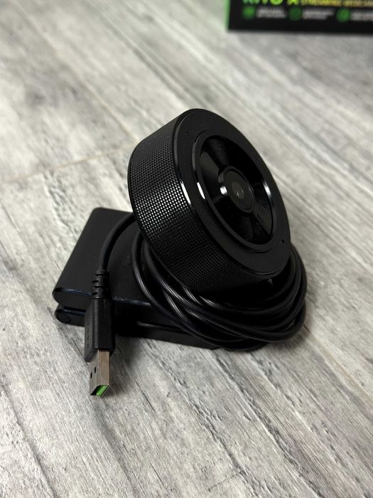Продам веб-камеру Razer Kiyo X