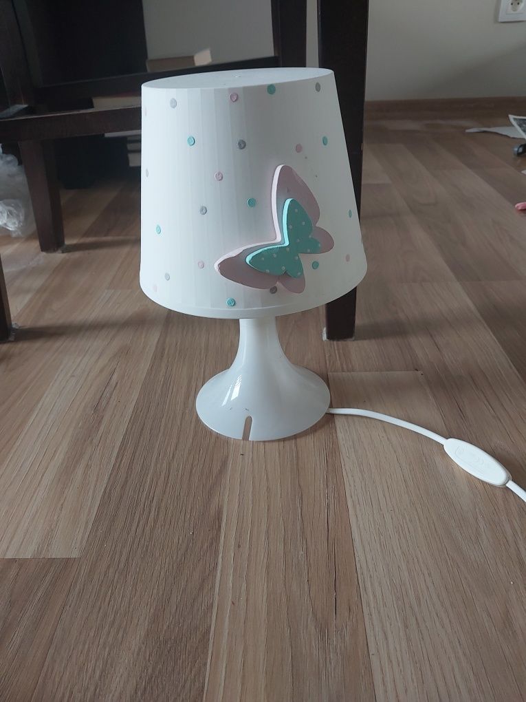 Lampka nocna z motylem