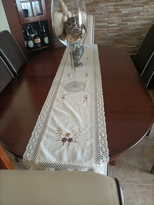 Mesa de jantar com abertura