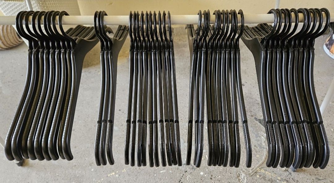 Duże Wieszaki XXL szerokość 45-47 cm 42 sztuki
Cena za całość