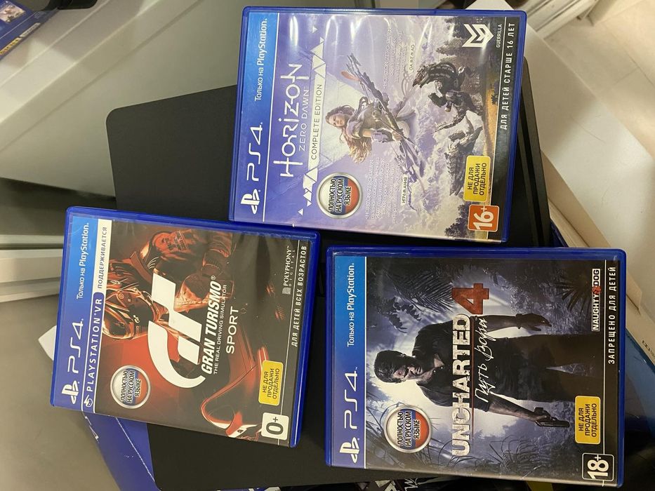 Продам Сони Плэйстейшен 4