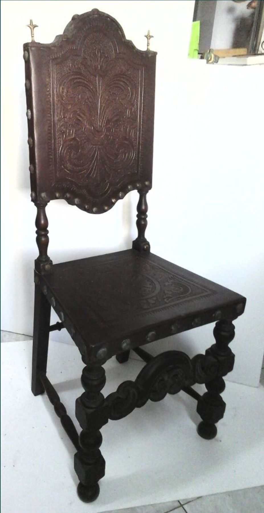Cadeira couro Sec. XVII, Preço do par.