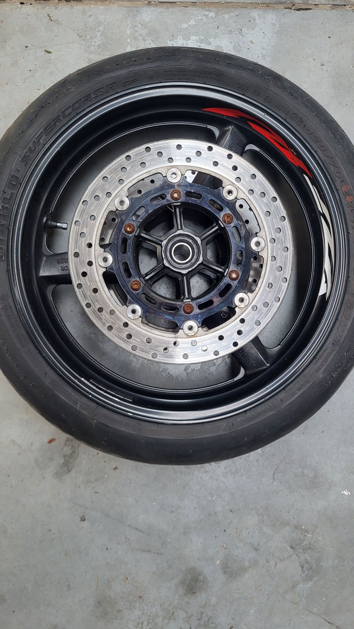 Yamaha R1 rn09 felga przod przednia tarcza tarcze hamulcowe