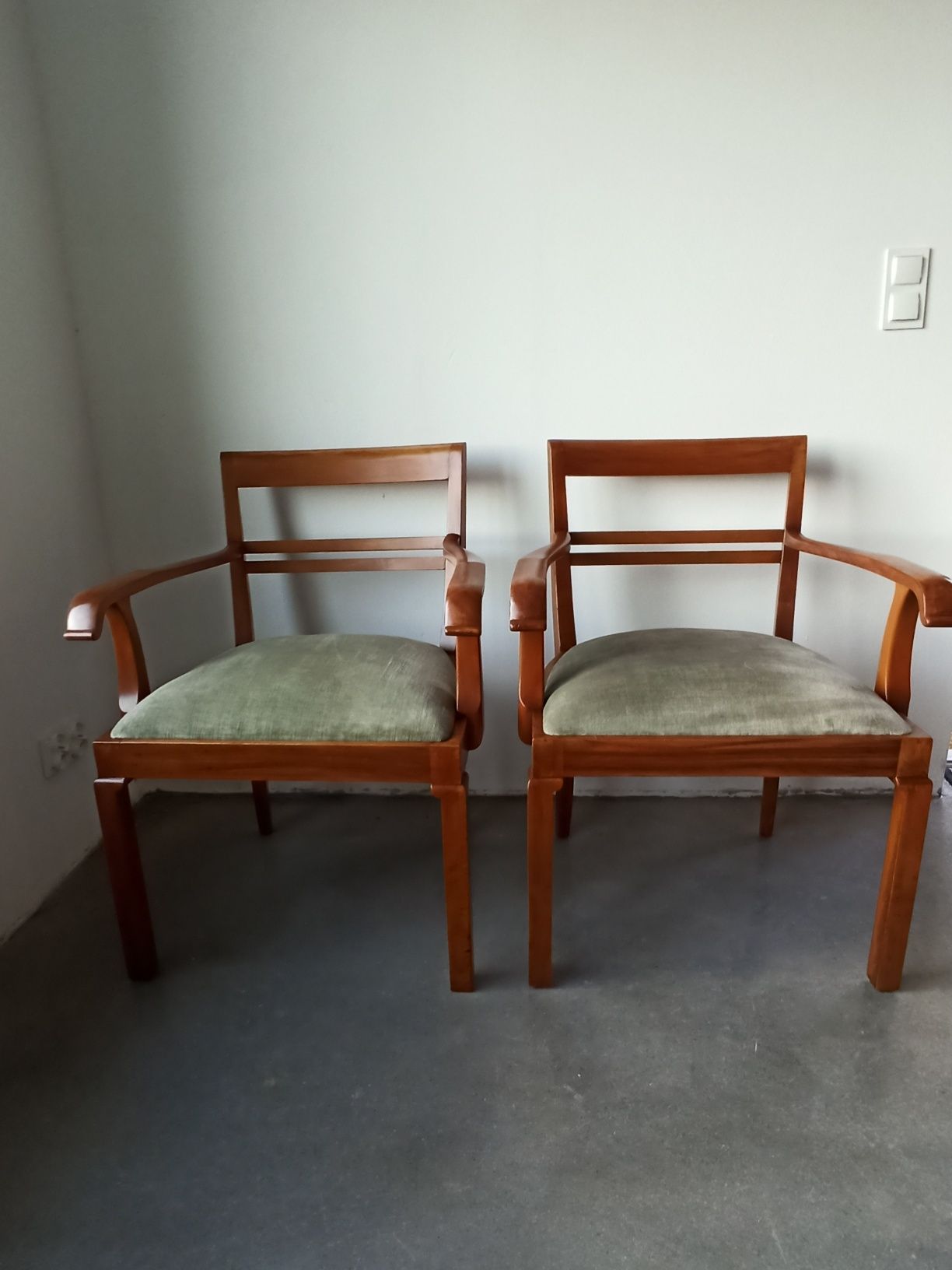 Stare solidne Fotele tekowe  po renowacji do biurka 2 szt.