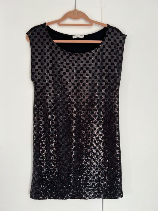 Tunica com lantejoulas na parte frente. Preta (Promod)