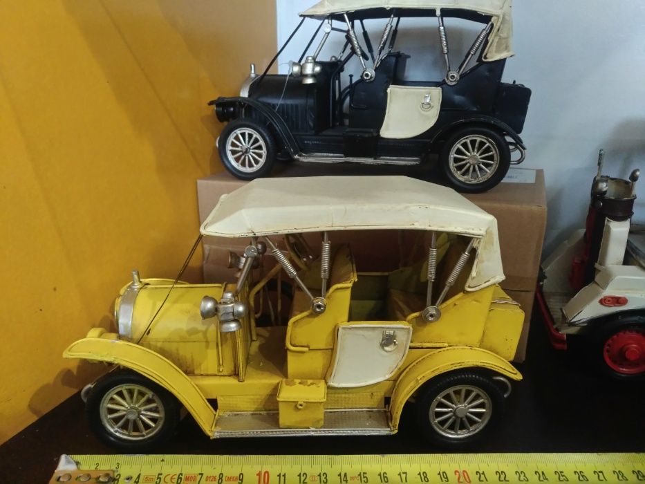 Miniatura carro clássico em metal