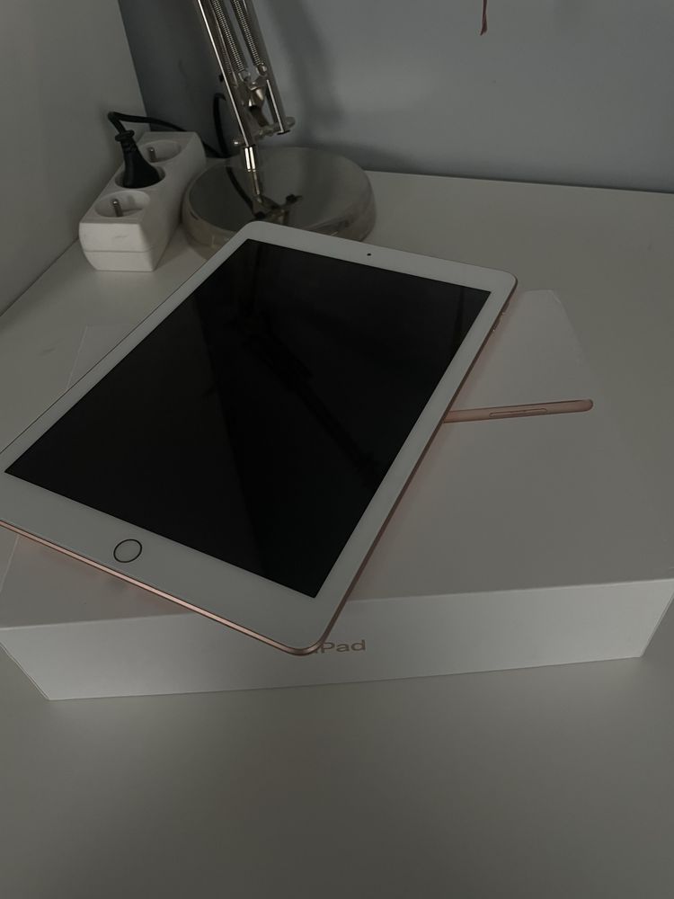iPad Apple 9.7 2018 super stan+ case+ oryginalne pudełko