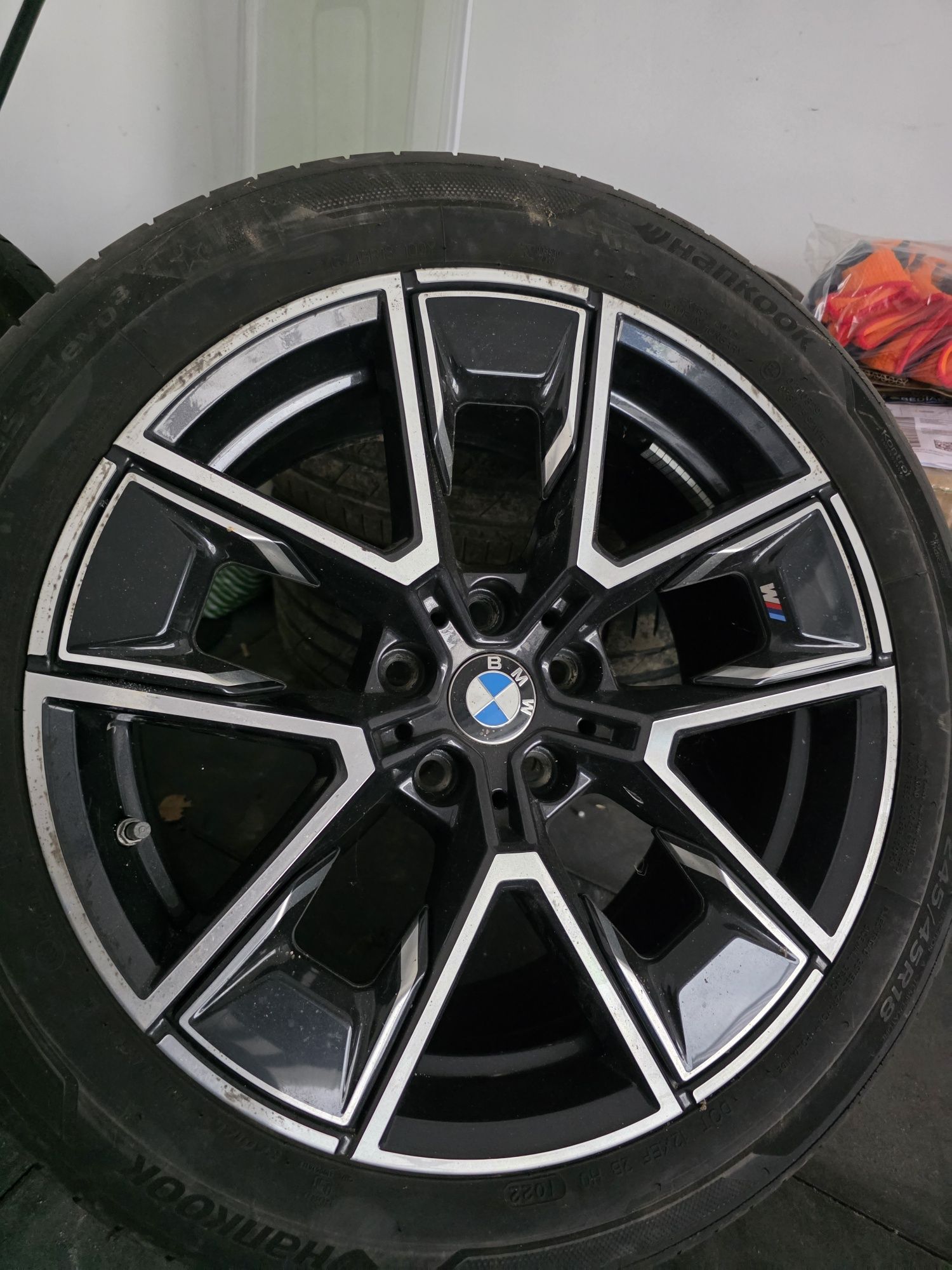 Felgi 18 plus opony .  Bmw 4.