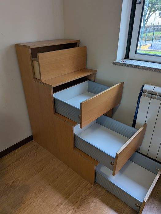 Armário em forma de escada