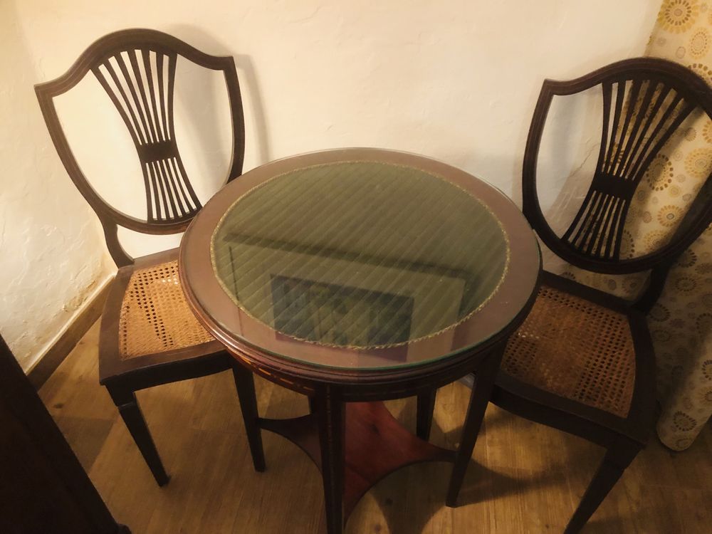 Conjunto mesa e duas cadeiras Palhinha