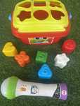 Microfone com gravação de voz Fisher Price e Form Sorter