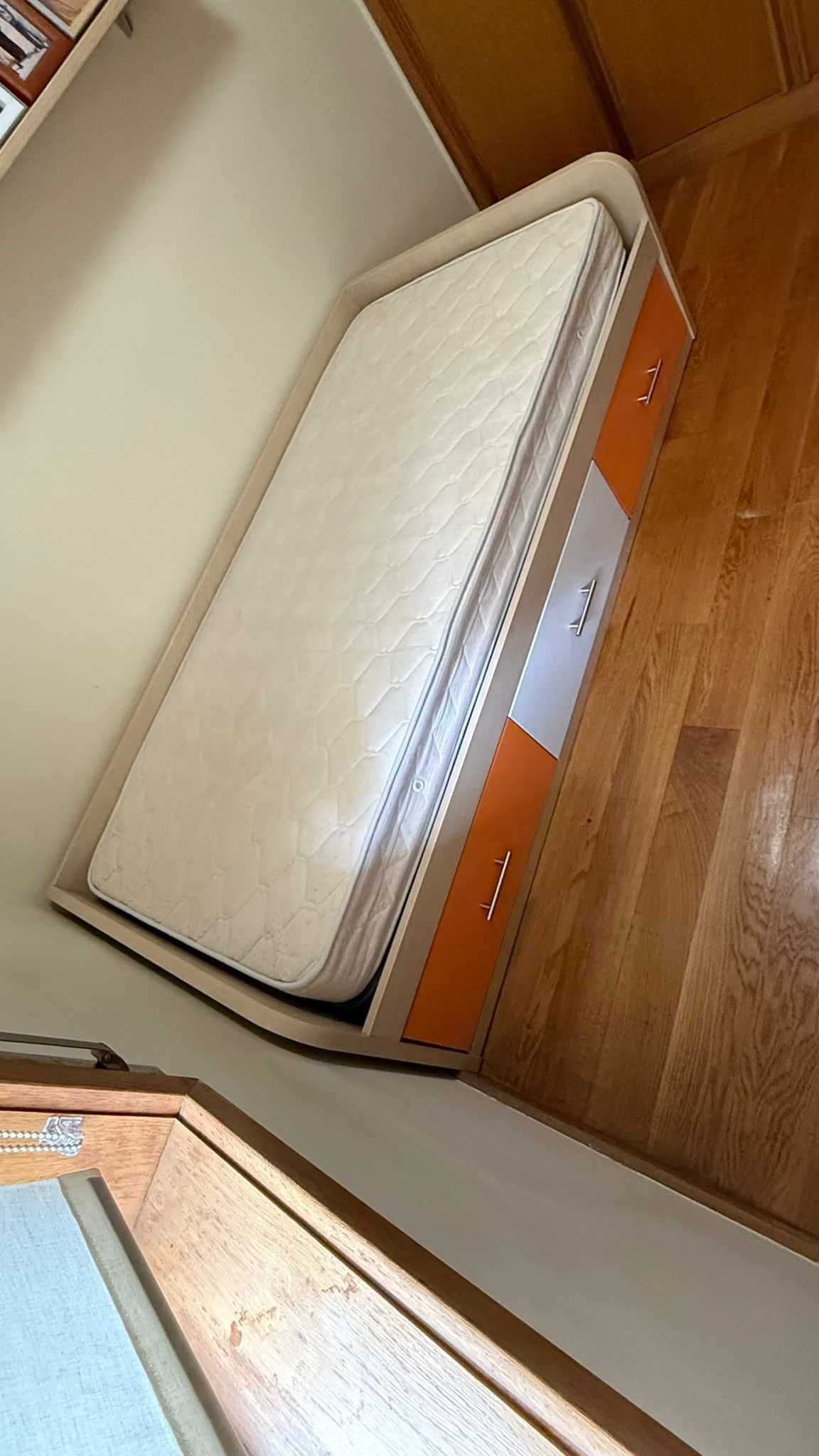 Cama de solteiro c/ colchão ortopédico