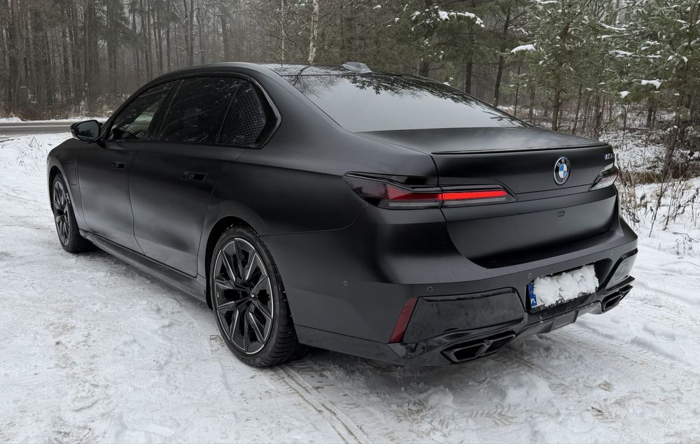 Bmw M 760e  pełna opcja Tv , Bowers 4d , Lounge Svarovski