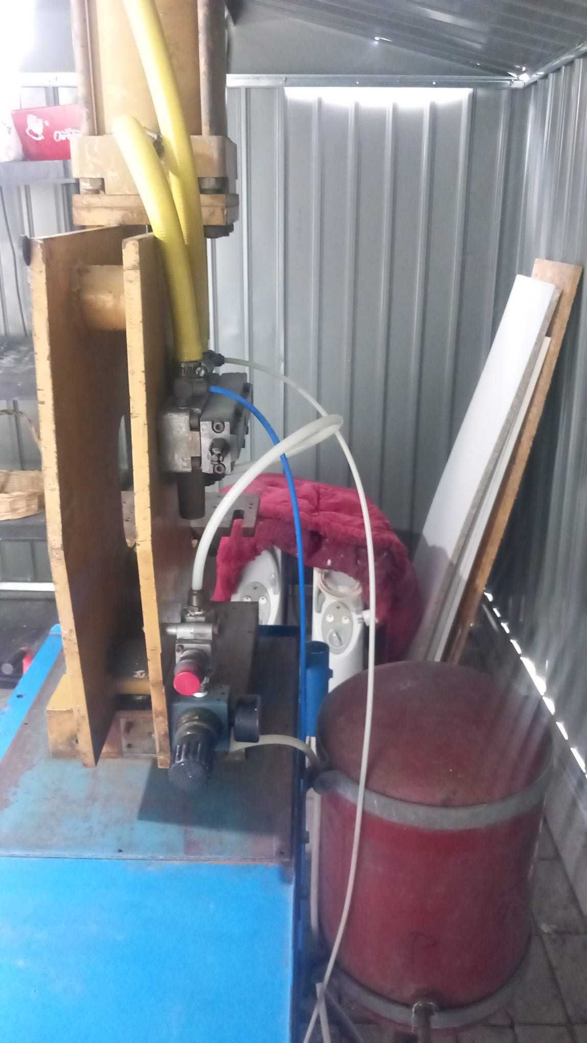 Prensa Pneumática de Bancada com Pedal + Compressor