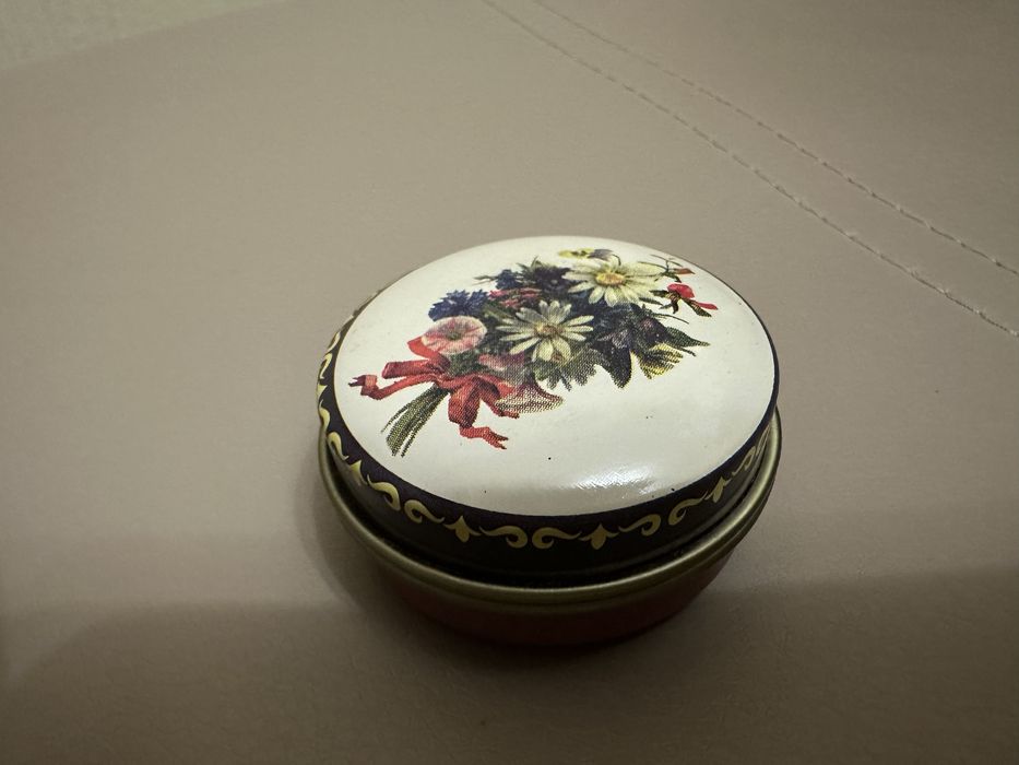 Вінтажна французьська колекційна  коробочка для пігулок чи прикрас