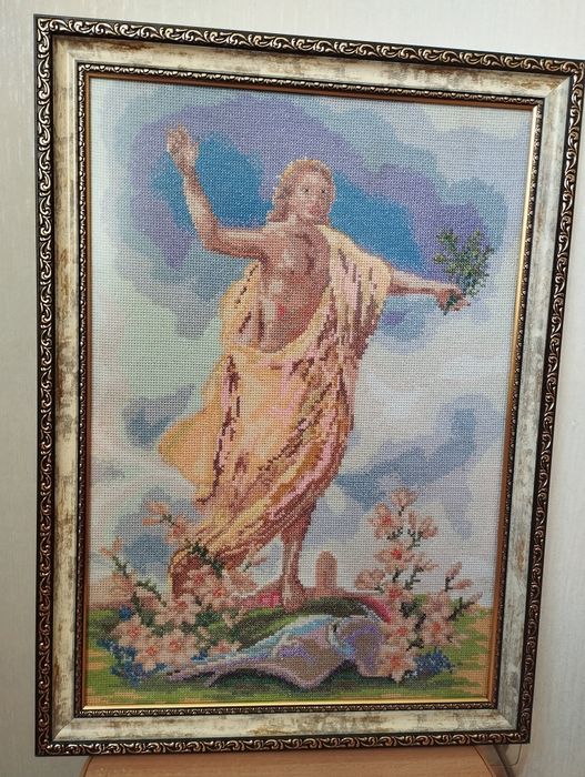Картина вышита крестом