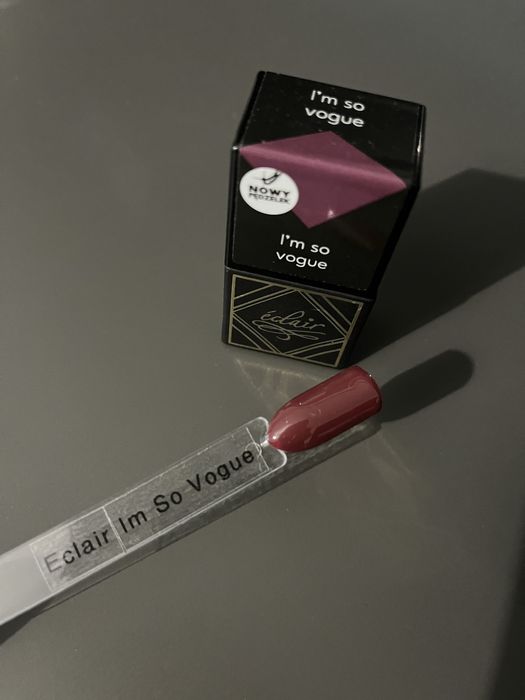 Lakiery do paznoki hybrydowe- 11 kolorow plus baza