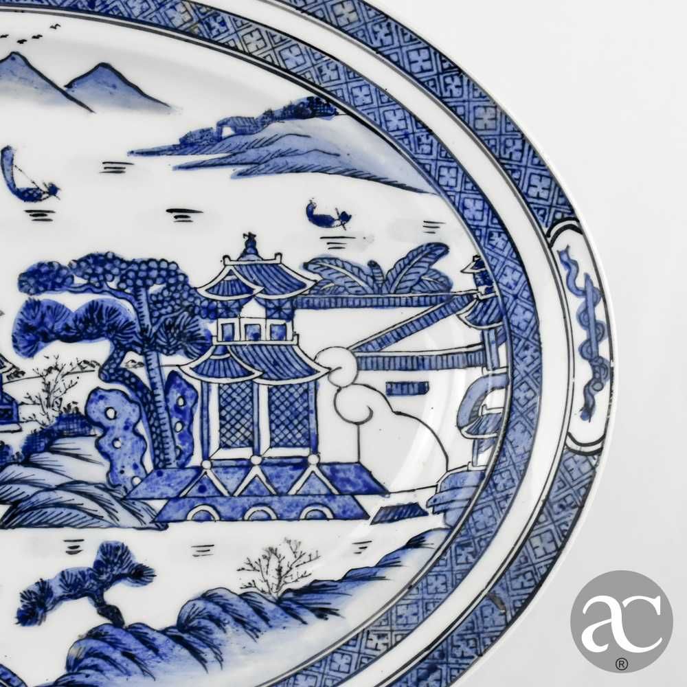 Travessa porcelana da China, decoração Cantão com pagodes e paisagem