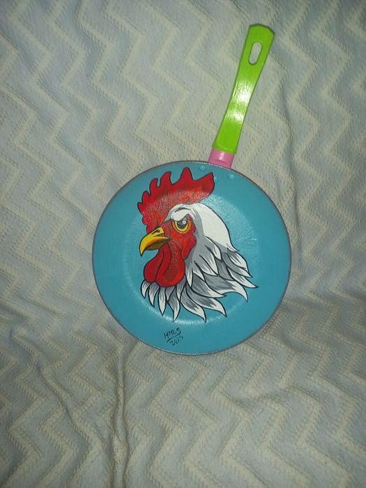 Frigideira reciclada e pintada à mão decorativa