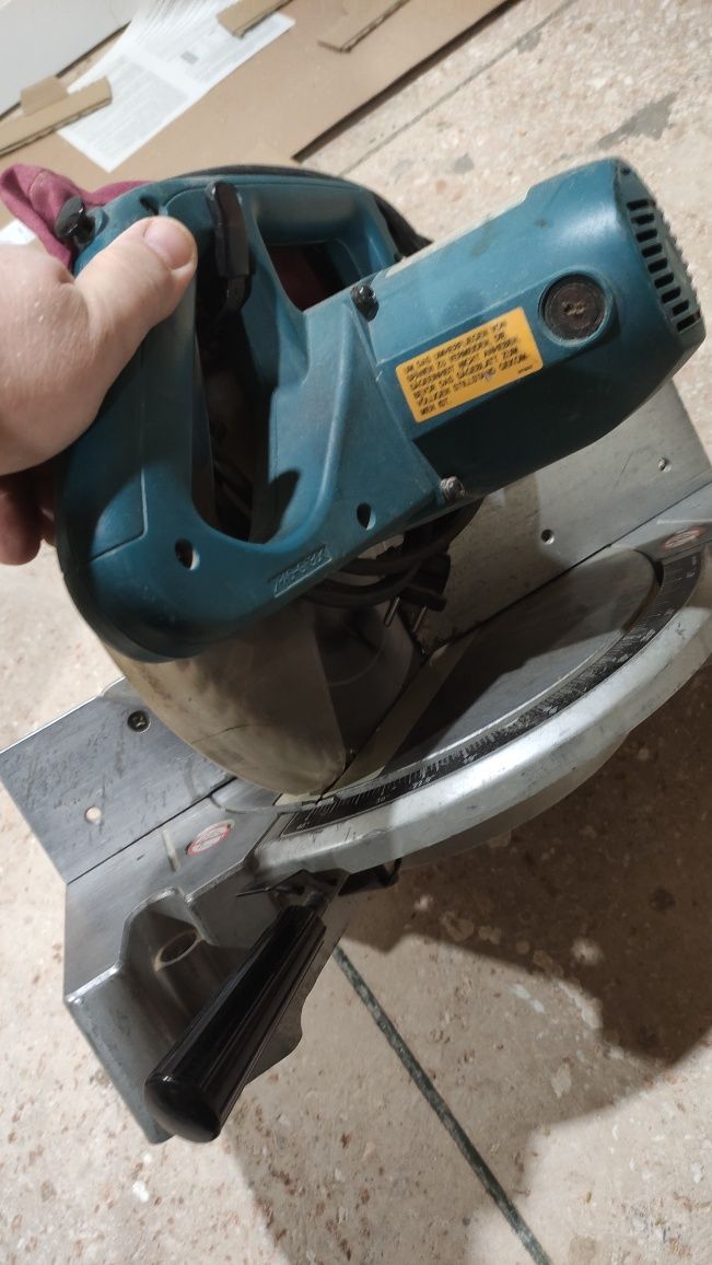 Makita LS1040 пила торцовочная