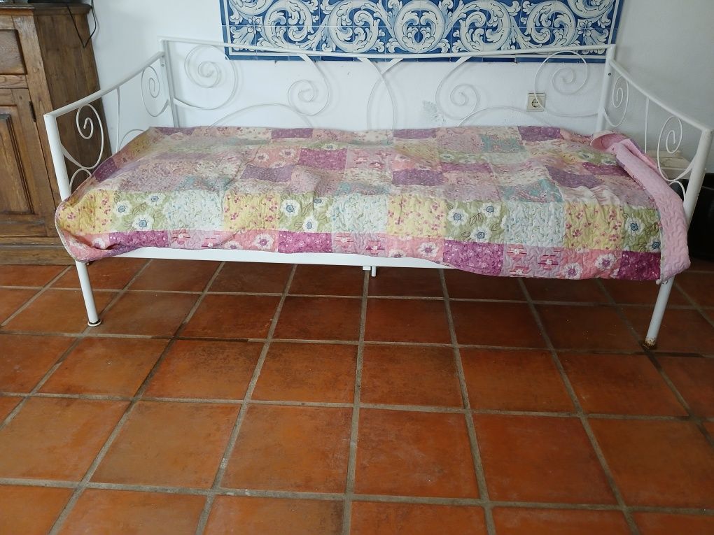 Cama/sofá em Ferro