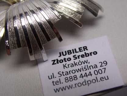 Srebrna broszka ciekawy wzór kuleczka