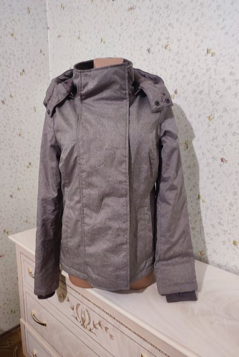 Продам куртку курточку весна -осень женская р S/M