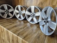 Alufelgi 17cali OE VW 17 cali 5x112 et40 7j stan idealny jak Nowe