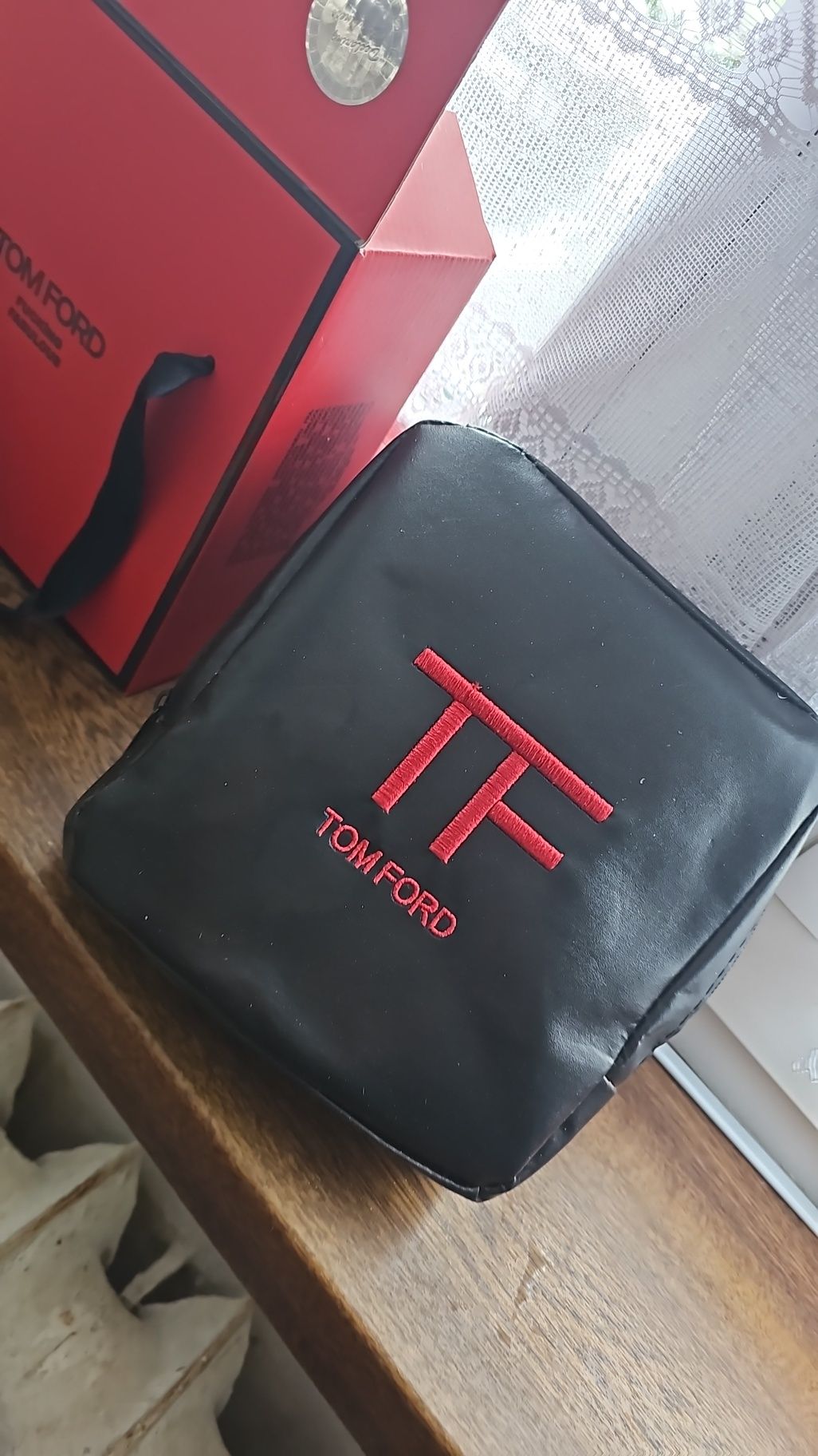 Tom ford zestaw perfum dezodorantem kosmetyczka