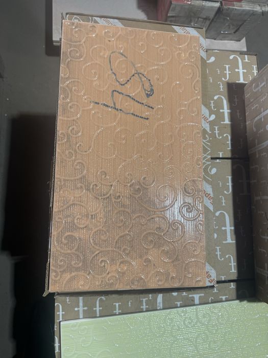 Плитка керамическая Италия новая 12 квадратов квадратной 10м