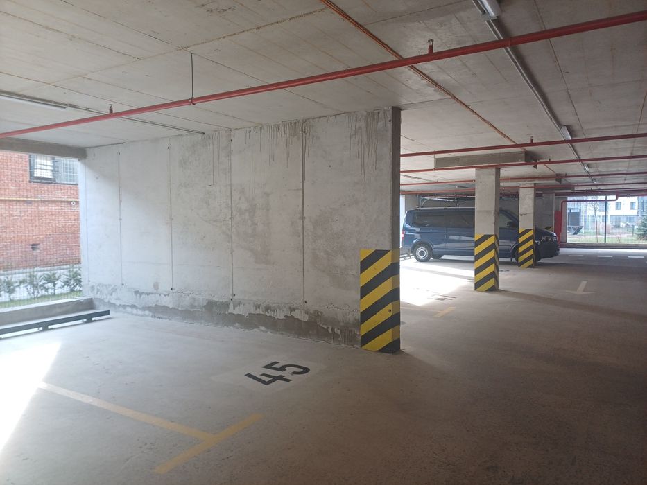 Продається паркомісце