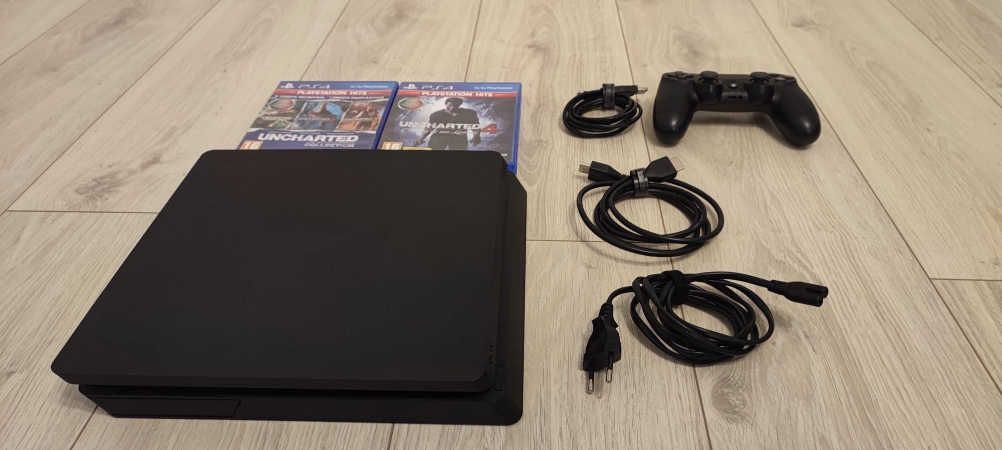 PlayStation 4 SLIM 1TB preta(Excelente estado), comando incluído, cabo