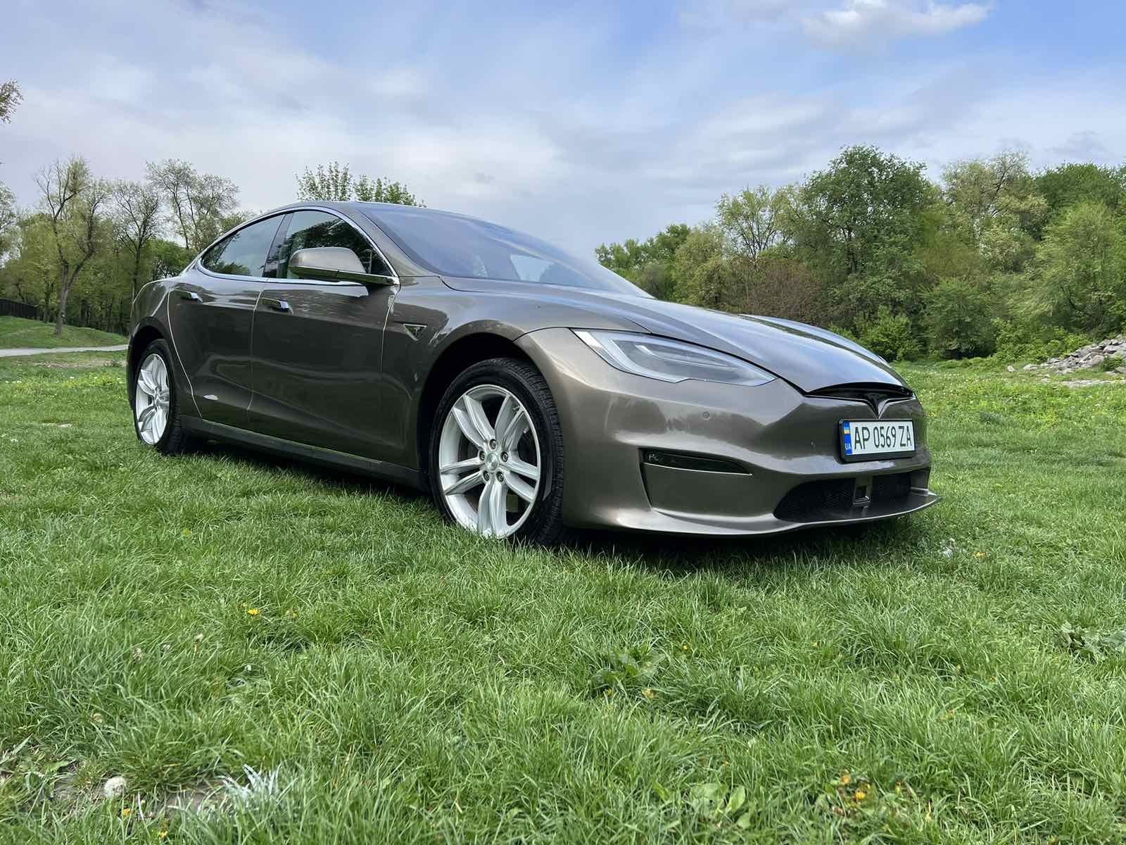 Tesla Model S 90D