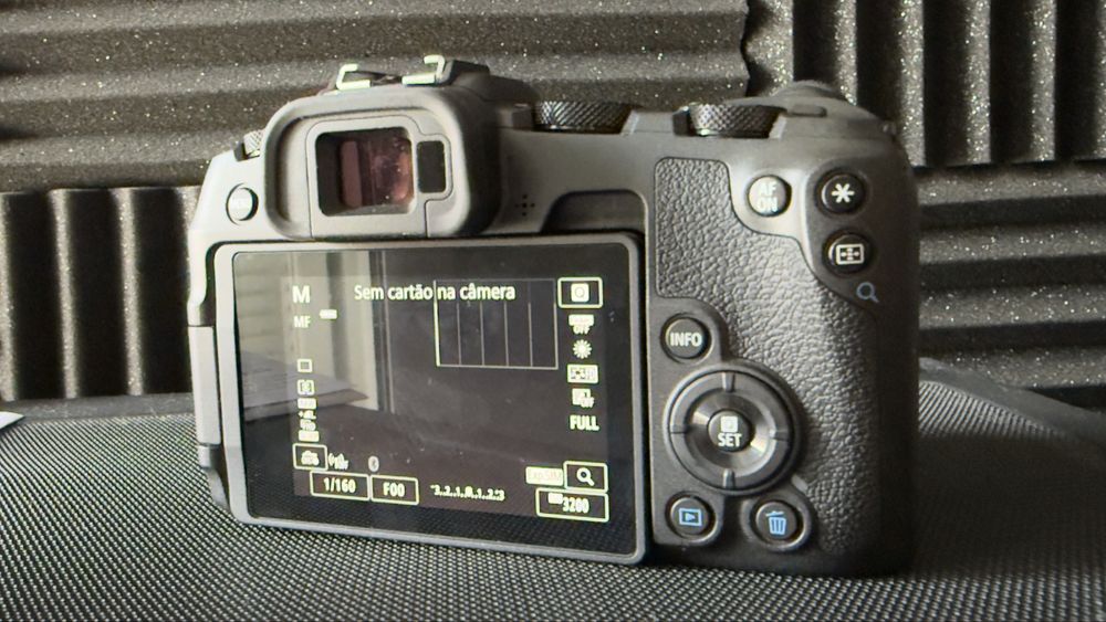 Canon EOS    RP