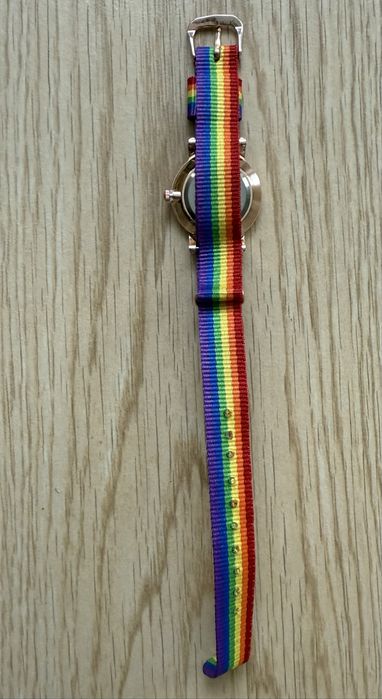 Nowy zegarek z kolorowym paskiem Quartz