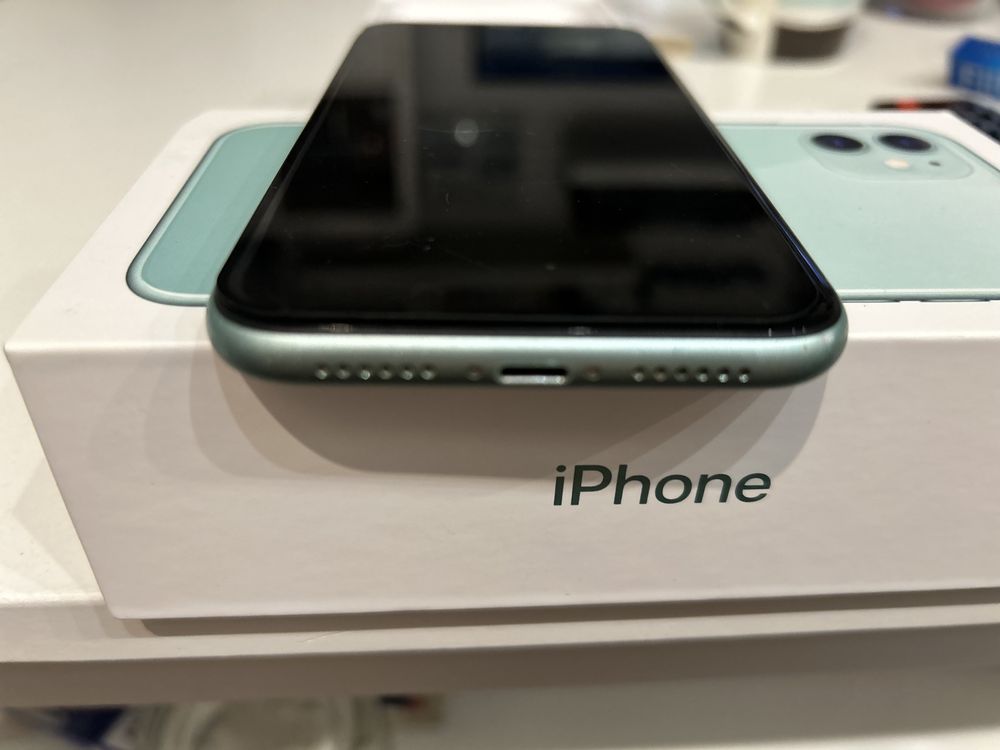 iPhone 11 miętowy 64gb