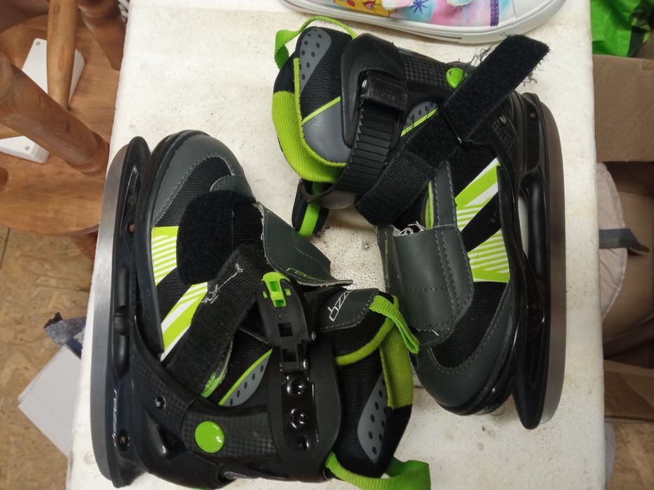 Łyżwy regulowane r. 29- 32